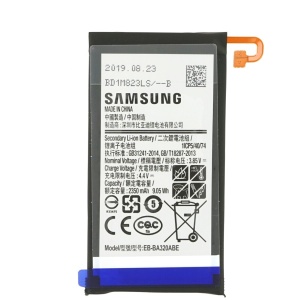 Opis:Originalna baterija proizvajalca SamsungNajsodobnejša tehnologija omogoča veliko ciklov polnjenja in praznjenjaLi-Polymer celice so prijazne okolju, obenem pa zagotavljajo delovanje brez spominskega učinkaTermično stikalo ščiti baterijske celice pred pregrevanjem, prenapolnitvijo in kratkim stikomVisoka kapaciteta baterije, podaljšan čas delovanja pri mirovanju naprave, zelo počasno samopraznjenjeBaterijo polnimo z originalnim ali nadomestnim polnilcemCertifikati CE in ROHSOriginalne oznake:EB-BA320ABEGH43-04677APrimerno za:Samsung:Galaxy A3 2017, Galaxy A3 2017 4G, Galaxy A3 2017 4G LTE, Galaxy A3 2017 TD-LTE, SC-04J, SGH-N417, SM-A320, SM-A320F, SM-A320F/DS, SM-A320FL, SM-A320Y, SM-A320Y/DSLastnosti:Proizvajalec: SamsungVrsta: Li-PolymerNapetost: 3,85 VKapaciteta: 2.350 mAh (9,05 Wh)
