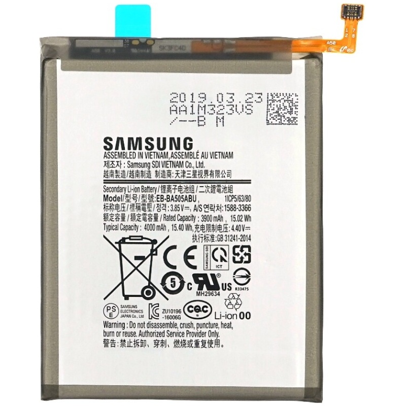 Opis:Originalna baterija proizvajalca SamsungNajsodobnejša tehnologija omogoča veliko ciklov polnjenja in praznjenjaLi-Polymer celice so prijazne okolju, obenem pa zagotavljajo delovanje brez spominskega učinkaTermično stikalo ščiti baterijske celice pred pregrevanjem, prenapolnitvijo in kratkim stikomVisoka kapaciteta baterije, podaljšan čas delovanja pri mirovanju naprave, zelo počasno samopraznjenjeBaterijo polnimo z originalnim ali nadomestnim polnilcemCertifikati CE in ROHSOriginalne oznake:EB-BA505ABNEB-BA505ABUGH82-19269APrimerno za:Samsung:Galaxy A20, Galaxy A30, Galaxy A30s, Galaxy A50, Galaxy A50 (2019), SM-A505, SM-A505F/DS, SM-A505FM/DS, SM-A505FN/DS, SM-A505GN/DS, SM-A505YN/DS, SM-A305F, SM-A205FLastnosti:Proizvajalec: SamsungVrsta: Li-PolymerNapetost: 3,85 VKapaciteta: 4.000 mAh (15,40 Wh)
